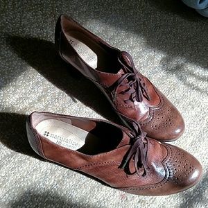 Naturalizer Oxford Heels